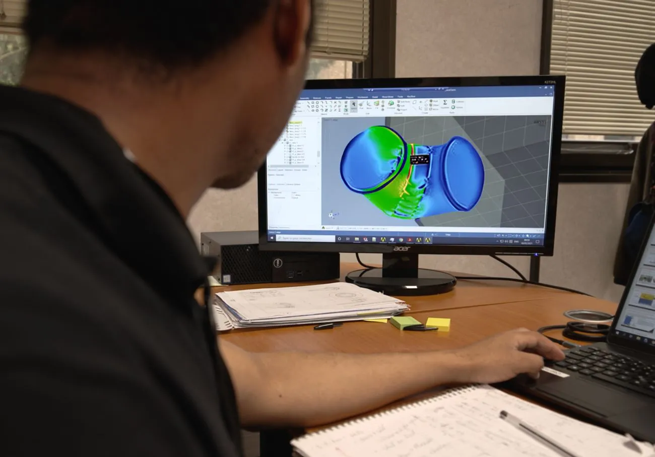 Engineer carrying out a mechanical fatigue calculation